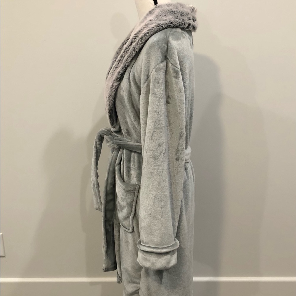 Baroque Robe - Picture 3 of 5